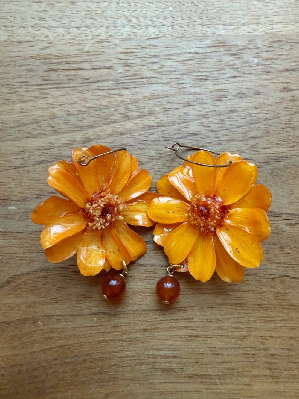 Handmade Resin Preserved daisy Flower Earrings with Carnelian Beads